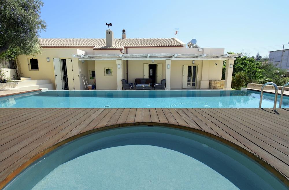 Villa Gerani Gerani  Luaran gambar